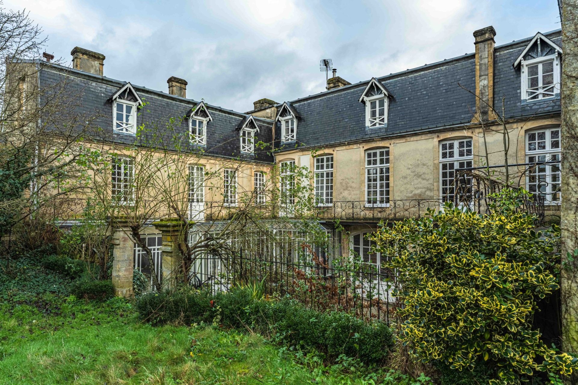 house 14 Rooms for sale on BAYEUX (14400)