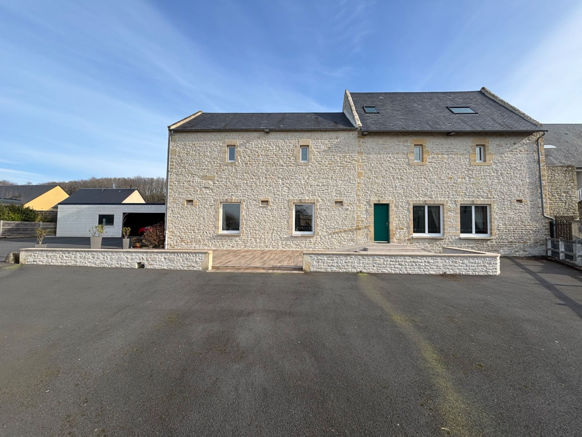 house 9 Rooms for sale on PORT EN BESSIN HUPPAIN (14520)